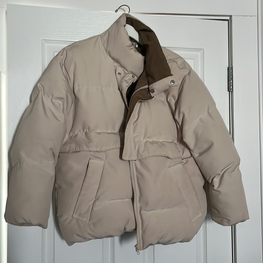 Puffer Jacket similar to Kylie Jenner new line!